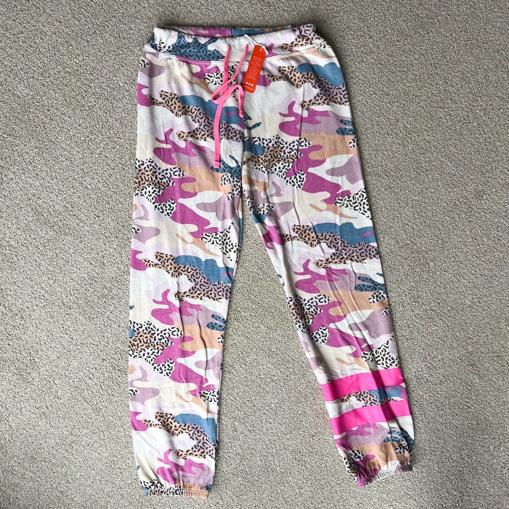 NWT Sundry Women’s Abstract Pink Camo Joggers